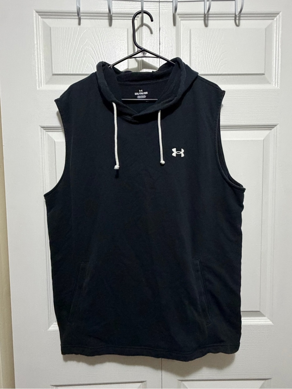 Under Armour Men’s XXL Black Sleeveless Workout Hoodie